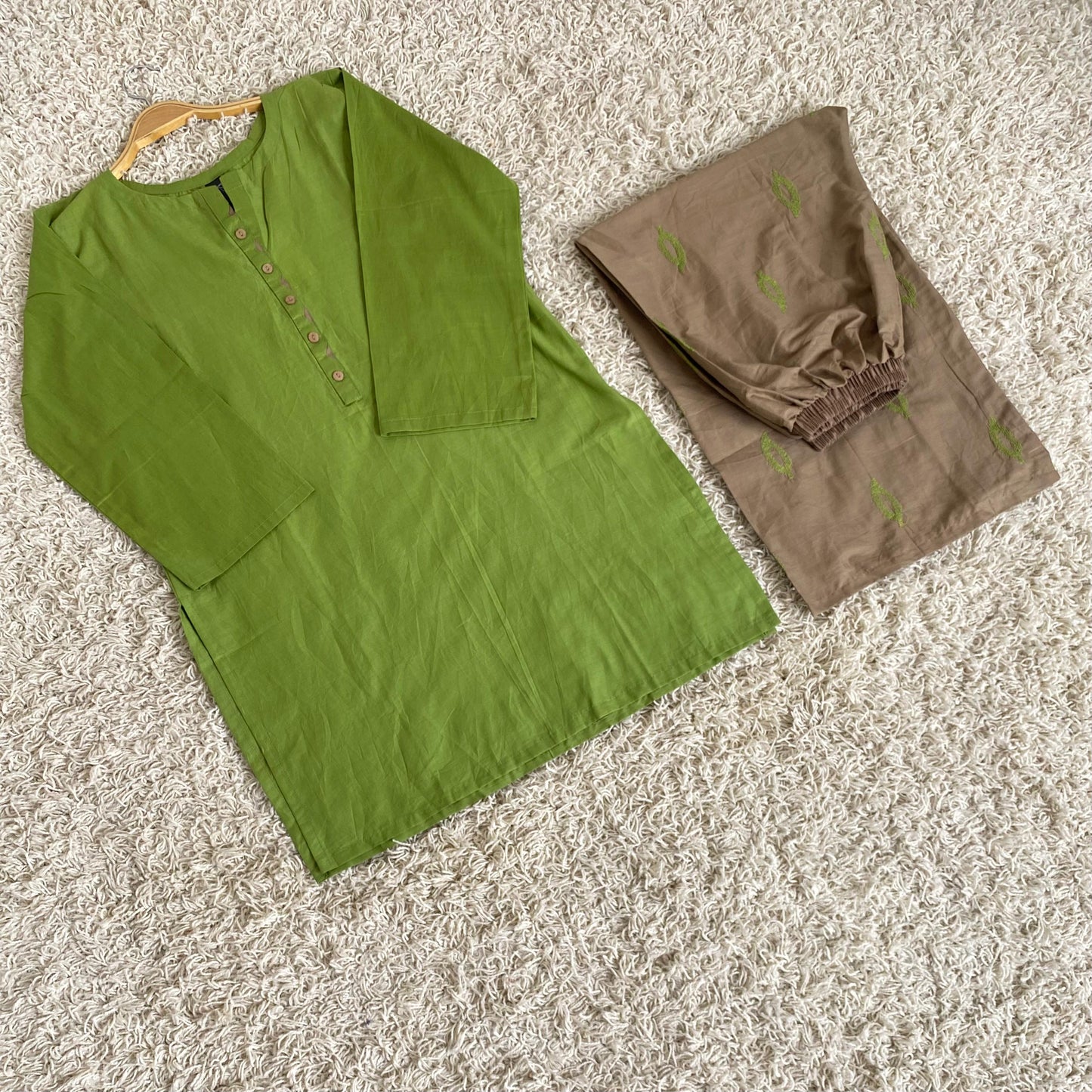 Lawn embroidery 🪡 2Pc